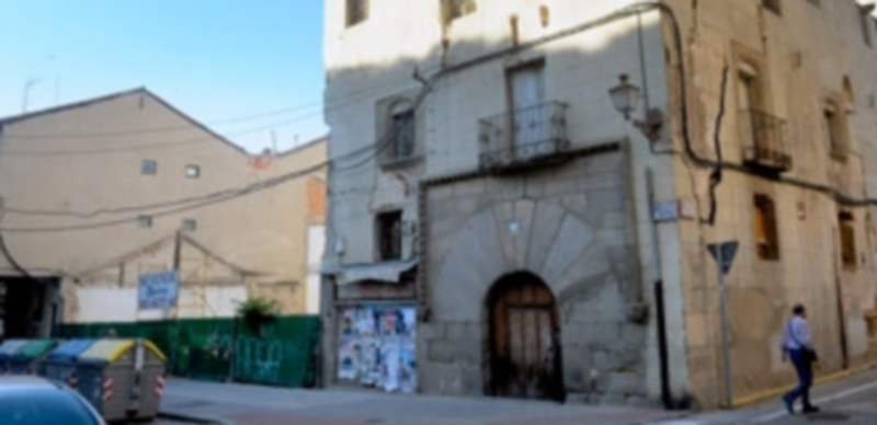 La Casa de los Buitrago se encuentra frente a la iglesia de Santa Eulalia y es un edificio noble del siglo XV. / Kamarero