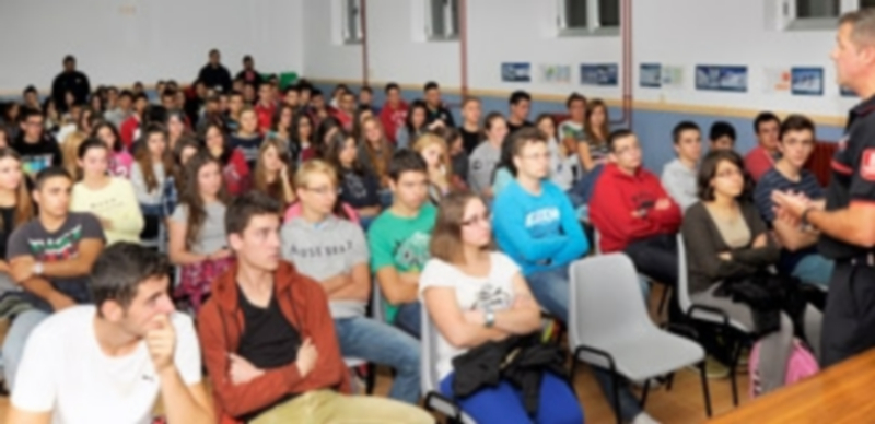 Una lección para toda la vida 1 Imagen de la charla formativa impartida por el cuerpo de bomberos de Segovia.