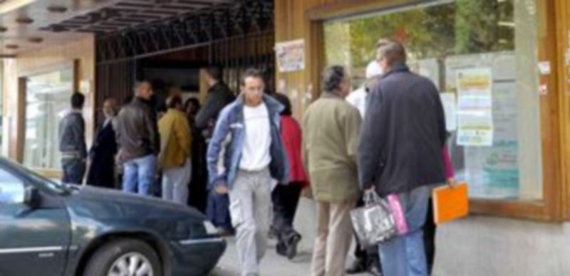 Cerca de una tercera parte de las personas inscritas en las listas del paro nacieron fuera de España. / Kamarero