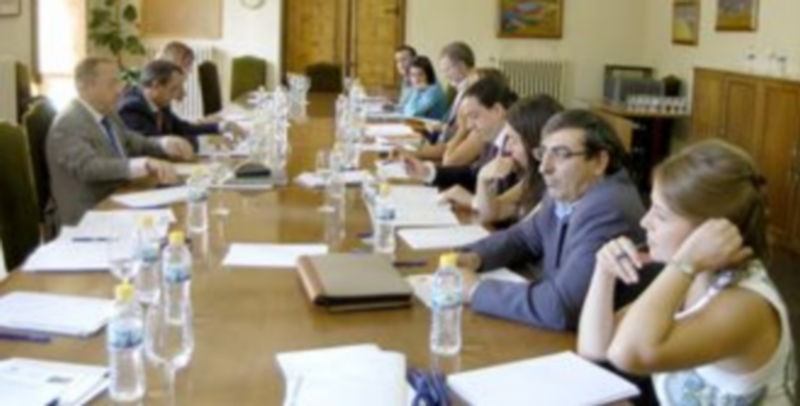 Algunos de los asistentes a la primera mesa de trabajo. A la izquierda