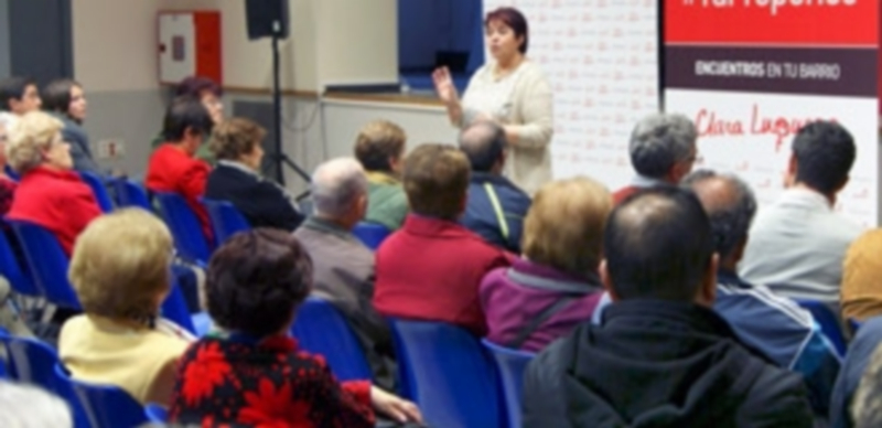 Clara Luquero se reunió con los vecinos de San José para recoger sus peticiones y sugerencias. / El Adelantado