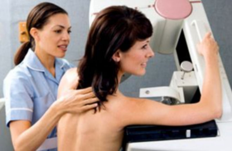 Fotografía de archivo de una prueba de mamografía. / El Adelantado