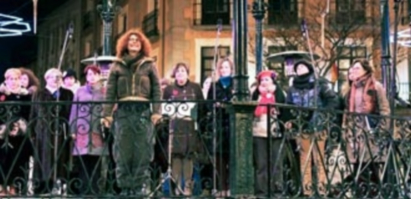 El conjunto coral lo forman 35 componentes y ya prepara la V edición de sus conciertos solidarios de Primavera. / E.A.