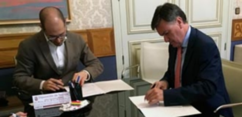 Borja Rodríguez y Vázquez han firmado el contrato para elaborar el Plan. / E. A.
