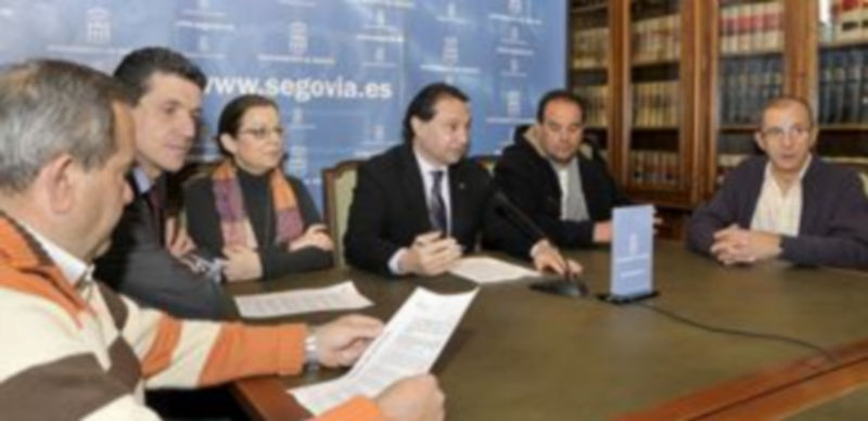 Arahuetes y Torquemada y los responsables de las asociaciones explicaron el acuerdo