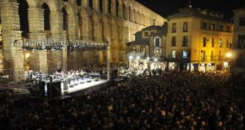 El PP se queja de la continua utilización del entorno del Acueducto como escenario de conciertos musicales./ Juan Martín
