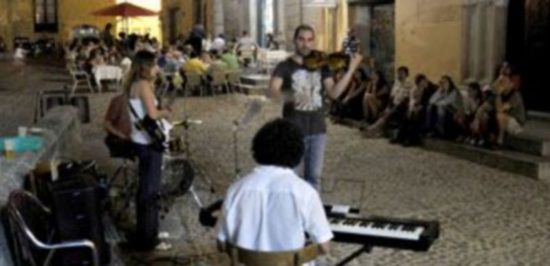 Una de las actuaciones musicales de ‘Vete al fresco’ de este verano