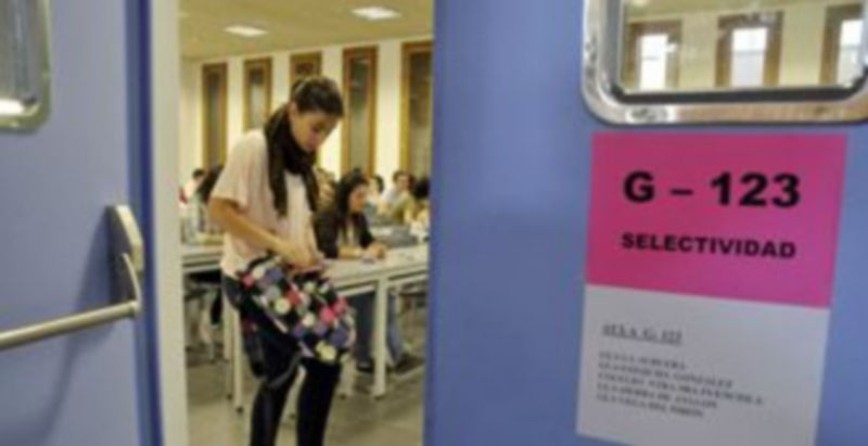 Los exámenes se realizaron por primera vez en las aulas del nuevo campus María Zambrano de la UVa. / Juan Martin