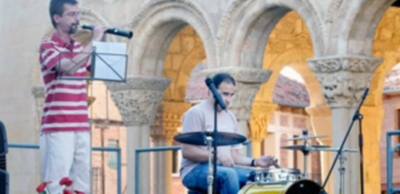 Varios artistas durante el Festival Folclórico de San Lorenzo del año 2013. / Juan Martín