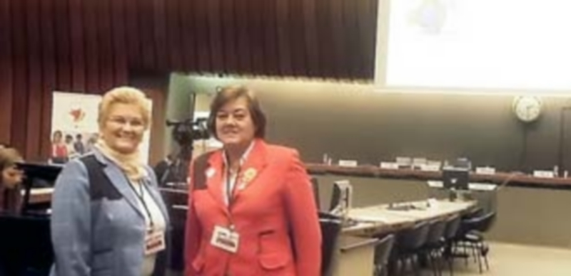 FEMUR celebrará una jornada medioambiental en Hontalbilla 1 Juana Borrego (i.) y Elena García Gil (d.) en el Foro Baijing+20. / El Adelantado