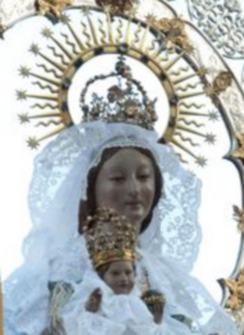 Una de las fotografías que se han difundido para identificar las joyas robadas. / E. A..