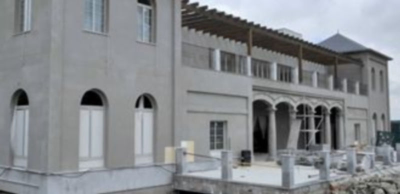 Imagen de las obras que se están llevando a cabo en La Faisanera para acoger un Palacio de Congresos. / Kamarero