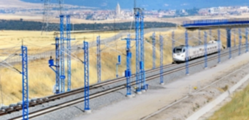 La vigilancia y mantenimiento de la línea del AVE sale a licitación por un período de cuatro años. / Kamarero