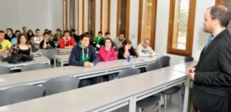 El profesor del Departamento de Informática presentó los resultados del proyecto de investigación DataWeb. / Kamarero