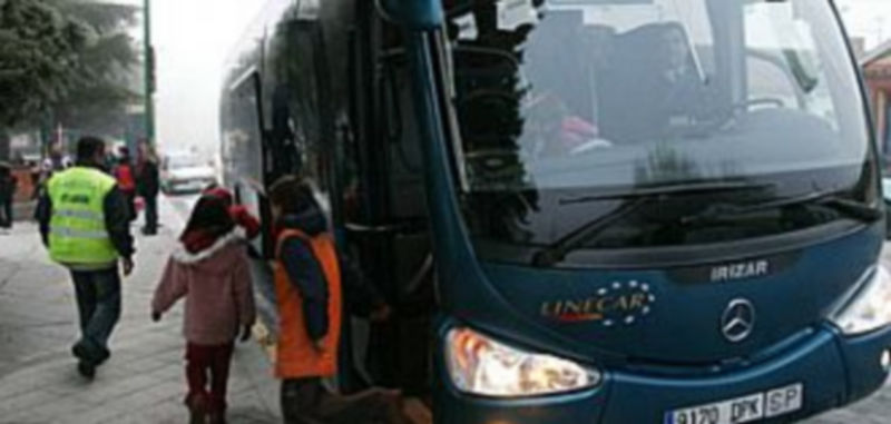 El transporte escolar garantiza el acceso de los niños a la educación. / Pedro Merino.