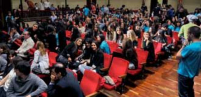 Imagen del patio de butacas del Teatro Juan Bravo antes del inicio de la Gala Publicatessen de 2012. / Alberto Benavente