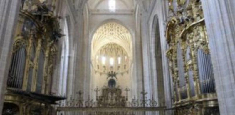 Imagen de la nave central de La Catedral donde está situado el órgano del año 1702. / Juan Martín