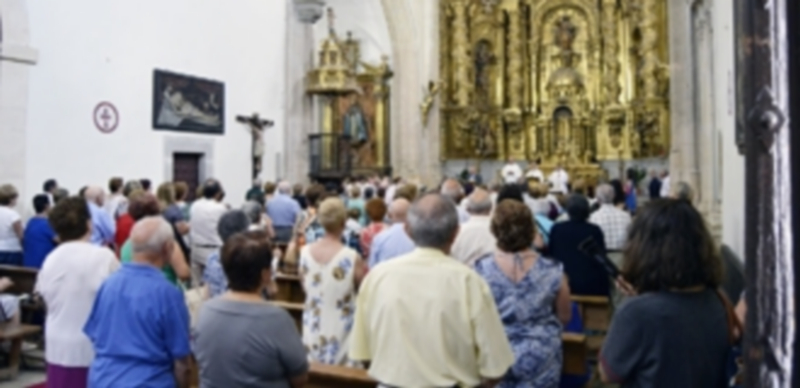 Misa celebrada en el barrio de El Salvador. / Cris Yusta