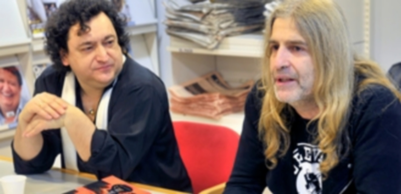 Amando Storni (i.) presentó su libro junto a Óscar Sancho (d.). / Kamarero