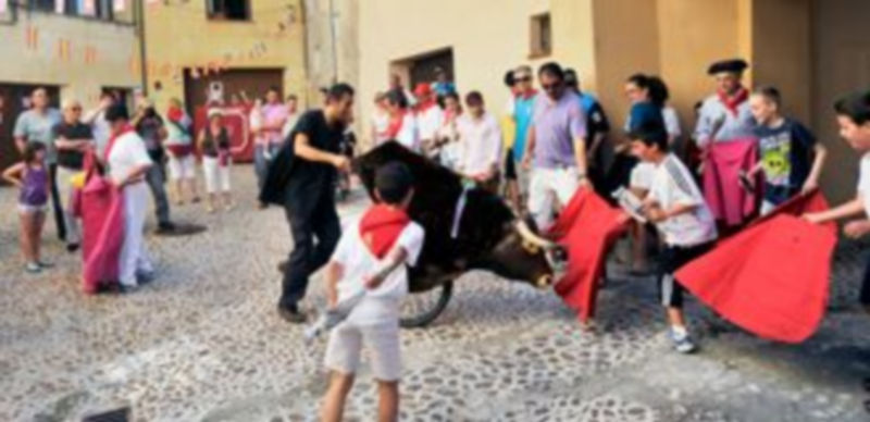 Encierro popular entre la calle Santa Ana y el corralillo del Rastrillo