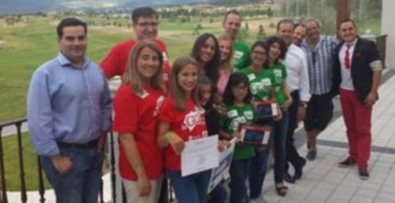 Las dos familias que lucharon por ganar en la final del concurso ‘Segovia Experience Juego de Familias’. / El Adelantado