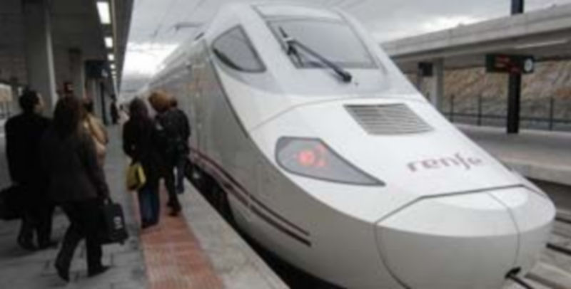 Imagen de archivo de un tren Avant en la estación de Segovia Guiomar de la línea de Alta Velocidad. / Juan Martín.