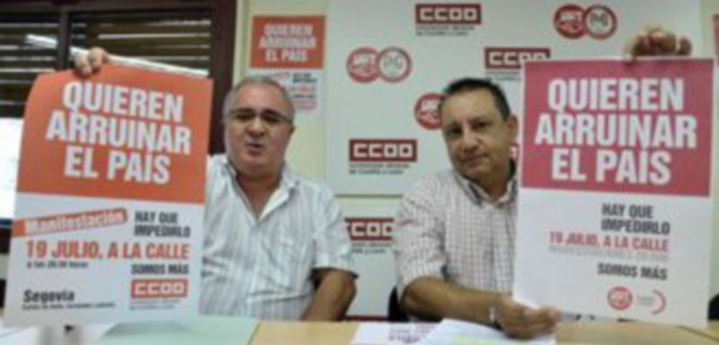 Ignacio Velasco y Manuel Sanz Prieto presentando el cartel de la convocatoria de la movilización de mañana. / Juan Martín