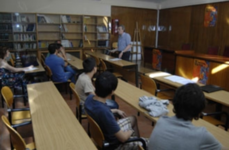 Charla informativa organizada en un instituto para explicar las características del Bachillerato de Investigación. / a. b.