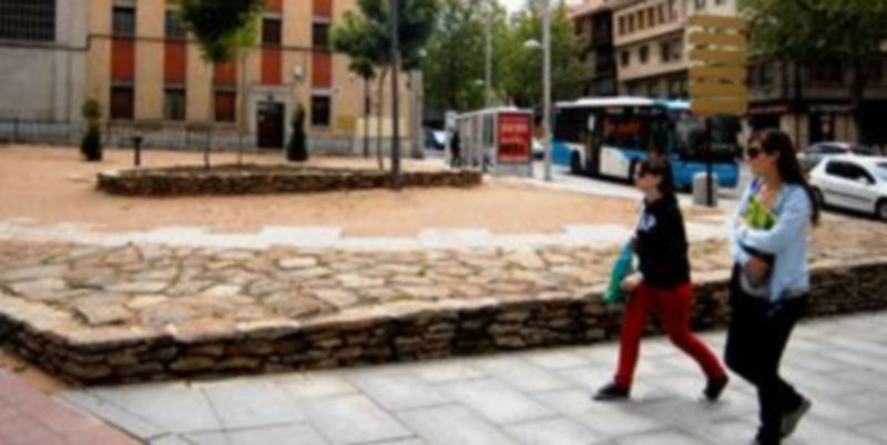 Zona junto a la rotonda de los bomberos donde se ubicará el nuevo quiosco-bar de La Pocilla./ALBERTO BENAVENTE