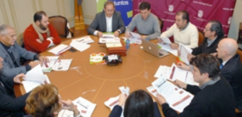 El jurado se reunió en la Diputación para elegir a los premiados. / El Adelantado