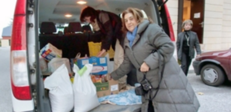 Cáritas recibe 2.500 kilos de alimentos de los bibliobuses 1 La responsable de Cáritas