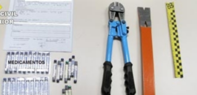 Objetos requisados al supuesto autor de dos robos ocurridos en La Granja tras su detención. / EL ADELANTADO