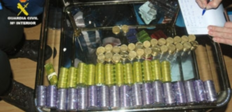 A los presuntos delincuentes se les incautaron grandes cantidades de dinero procedente de la venta de drogas. / E. A.