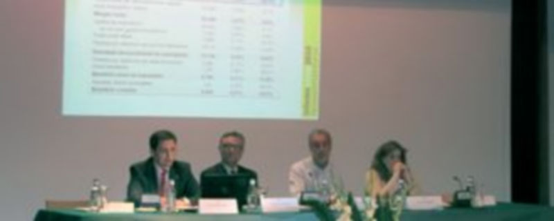 Los miembros de la mesa presidencial