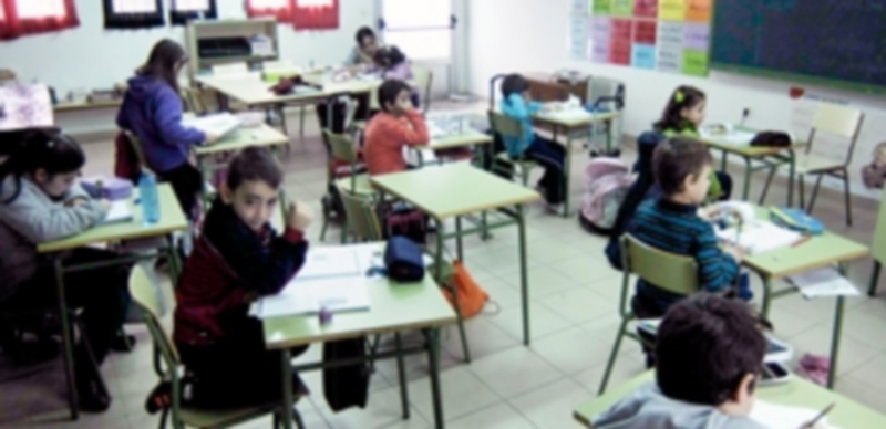 Imagen de archivo de un grupo alumnos del colegio La Pradera de Valsaín que ha sido distinguido por el Ministerio. / A. B.