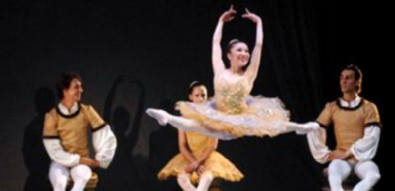 Bailarines de la compañía de Ángel Corella