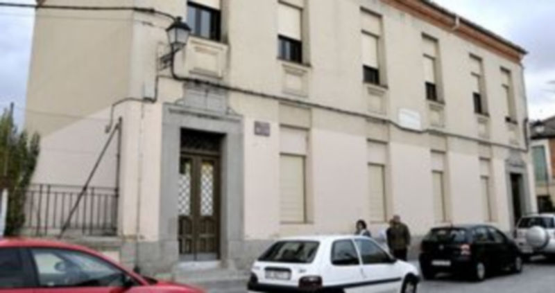 El antiguo colegio ‘Martín Chico’ se transformará en un centro cultural para el barrio de San Lorenzo. / Alberto Benavente