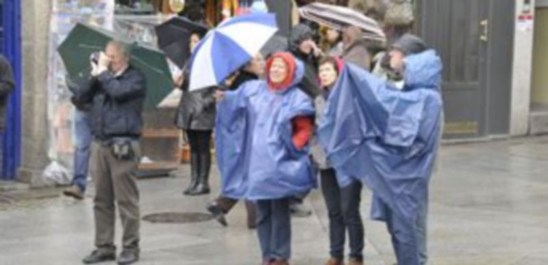 Los hosteleros valoran el puente festivo como “un buen fin de semana” 1 La lluvia ha acompañado a los turistas este fin de semana en Segovia