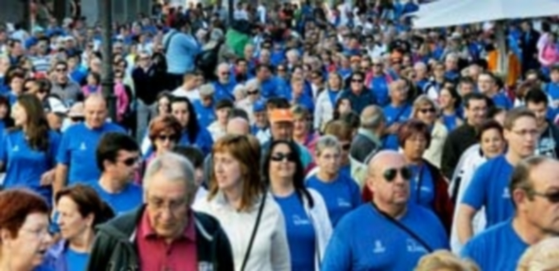 El Ayuntamiento premiará la labor de Apadefim con la medalla de la ciudad 1 La Marcha Popular reunió el pasado año a más de 2.400 personas. / Juan Martín