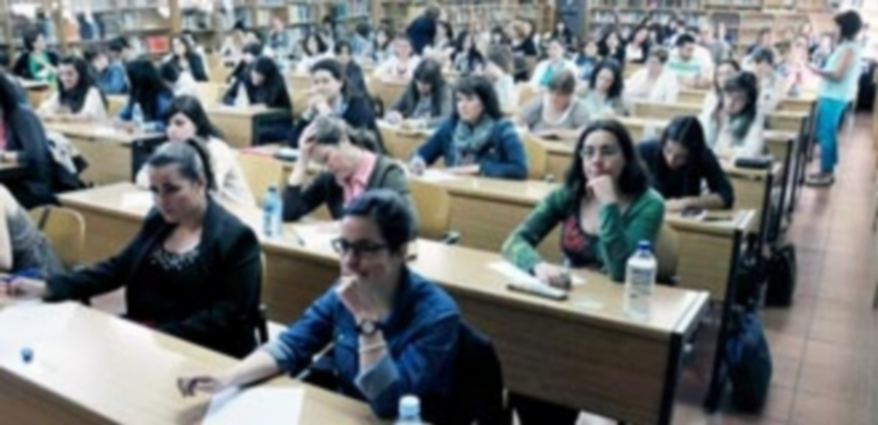 Exámenes de oposiciones realizadas en tribunales de Segovia en una convocatoria anterior. / JUAN MARTÍN