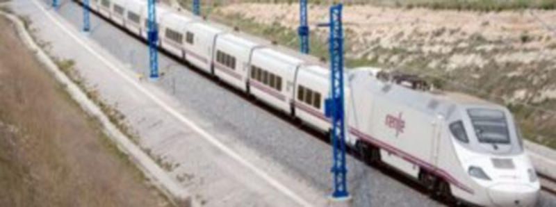 Imagen de archivo de uno de los trenes de alta velocidad que cubre el recorrido Madrid-Segovia-Valladolid. / KAMARERO