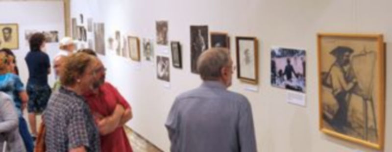 La exposición pictórica y fotográfica del segoviano Daniel Zuloaga se muestra desde ayer al público en la Casa de los Picos.  / Kamarero