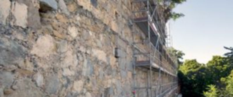 El Ayuntamiento está consolidando la muralla en todos sus tramos