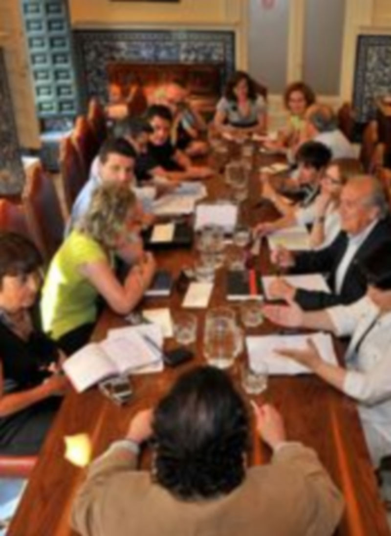 Imagen de una reunión del equipo de Gobierno socialista presidido