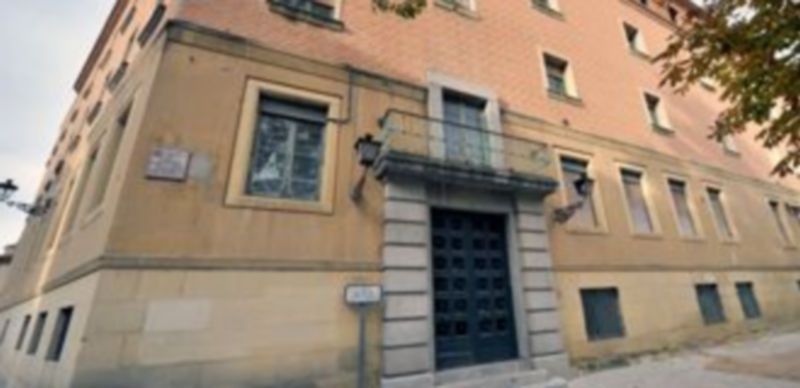 El edificio del Hospital Policlínico alberga un almacén de historias clínicas de pacientes fallecidos. / Kamarero
