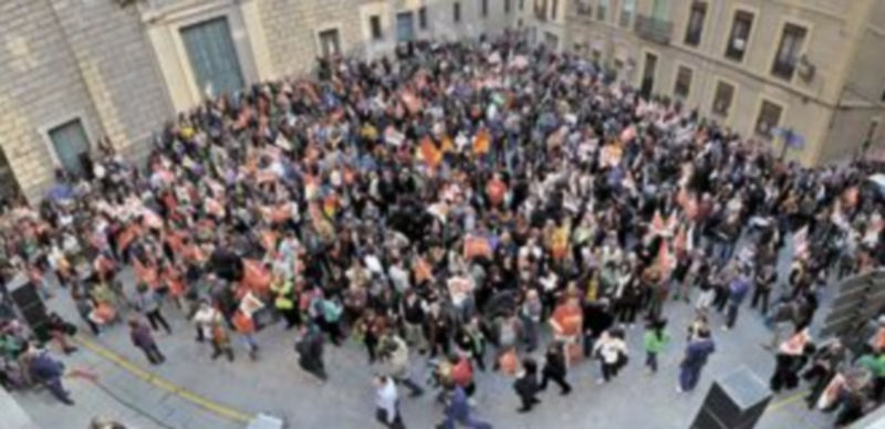La manifestación recorrió las principales calles del centro de Segovia para concluir ante la sede de la Subdelegación del Gobierno. / Kamarero