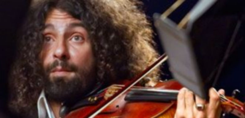 El espectáculo ‘Colores’ podrá verse esta noche a partir de las once en el Patio de San Juan de los Caballeros./Kamarero