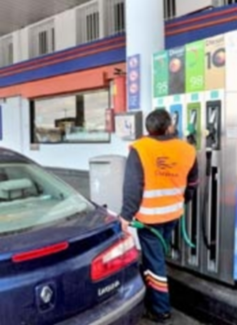 El precio del combustible experimentó una subida en junio. / Kamarero