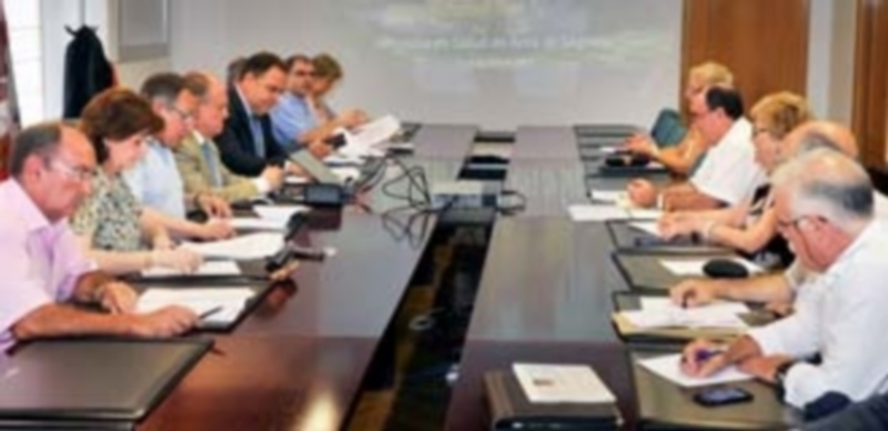 Un momento de la reunión mantenida ayer por la mañana en la Delegación Territorial de la Junta. / Kamarero