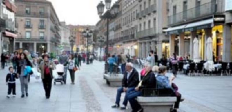 Peñalosa exige un cambio de nombre para la Avenida de Fernández Ladreda 1 Peñalosa quiere que la “Avenida de Fernández Ladreda” pase a denominarse “Avenida de San Clemente”. / Kamarero